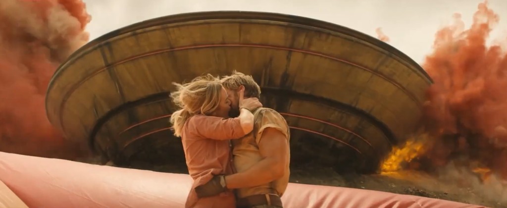 The Fall Guy film still — kiss against an explosive cinematic backdrop.